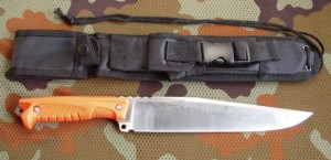 Mars (stal D2, pomarańczowa rękojeść)