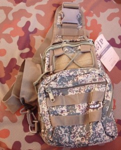 Plecak na jedno ramię w kamuflażu cyfra RF