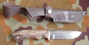 Jegier D2 (rękojeść ze stabilizowanej brzozy karelskiej)