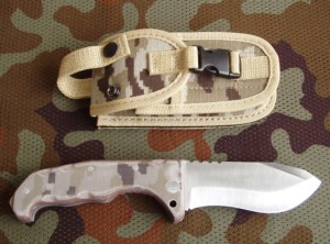 Tytan XL (rękojeść micarta w kamuflażu)