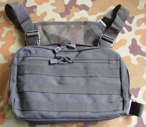 Zasobnik typu chest rig czarny