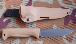 Ranger puukko M07 (80CRV2, głownia czerniona, rączka i pochwa kojot)