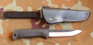 Ranger puukko M07 (80CRV2, skórzana pochwa, czarna rączka)