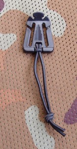 Przypinka MOLLE z elastyczną linką czarna