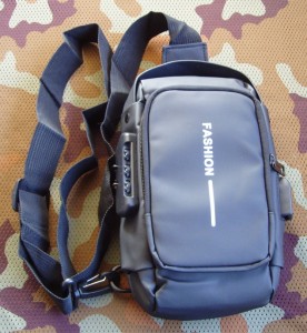 Torba crossbody z zamkiem cyfrowym