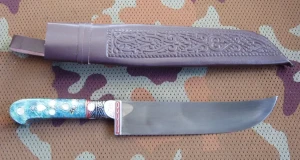 Uzbek pchak medium (LH15, maple burl handle, mother of pearl)