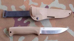 Ranger puukko M07 (N690, rączka i pochwa kojot)